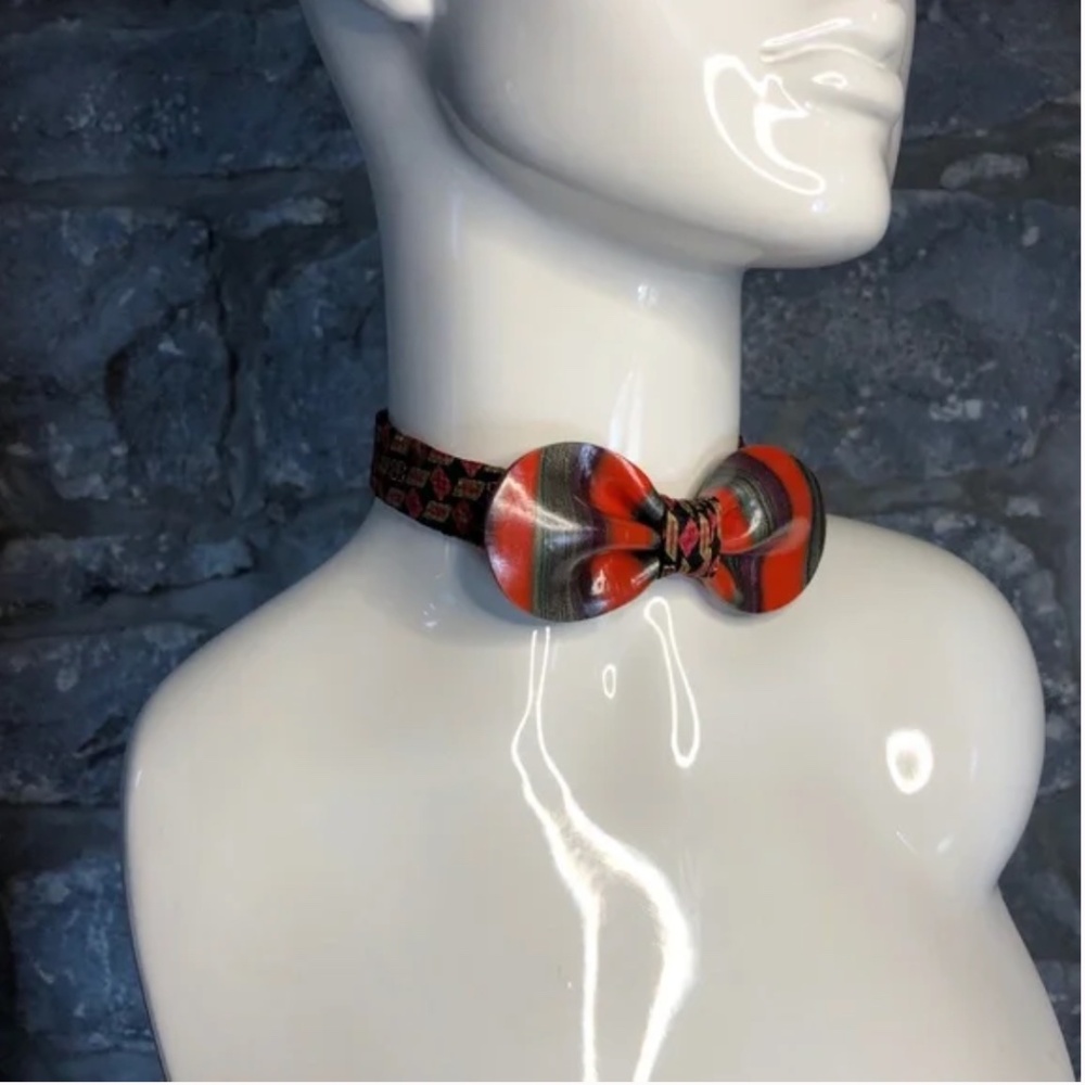 Guillotine Sculpted Bow Tie: Robin